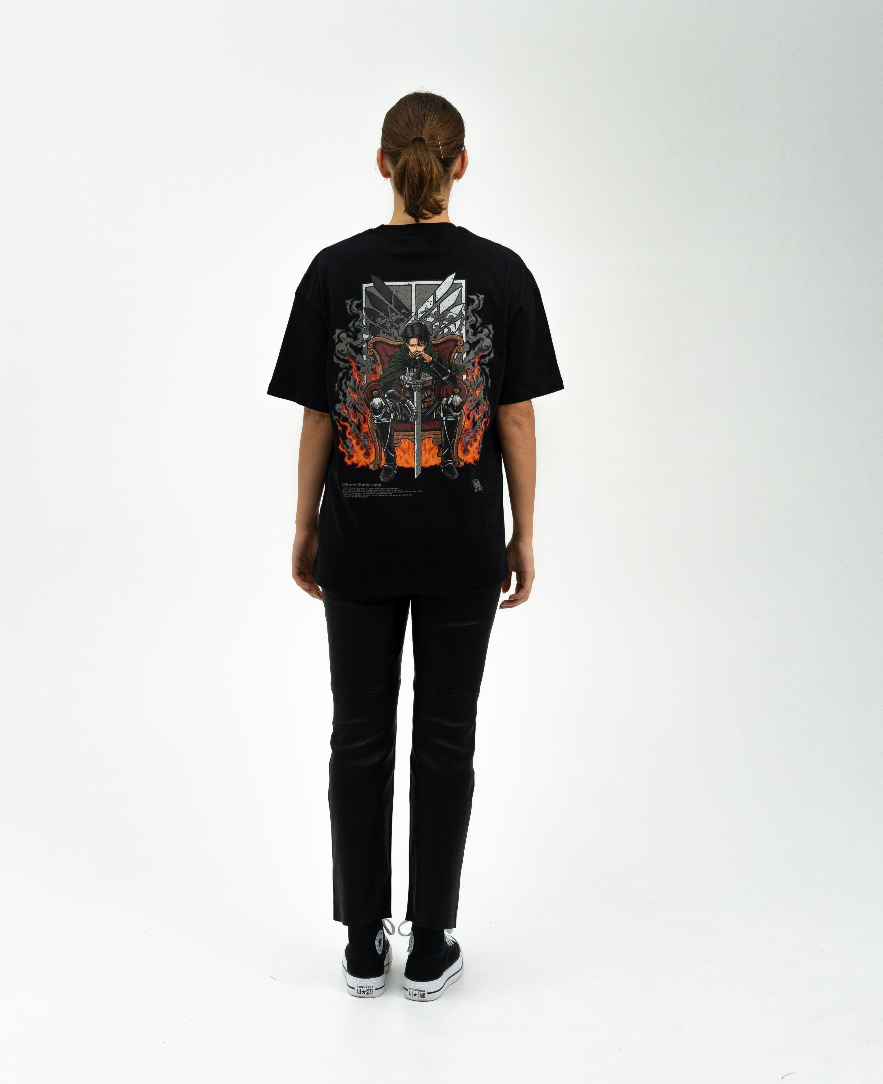 "Levi X Throne - AOT" Oversize T-Shirt